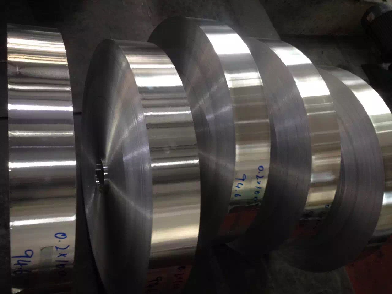 Aluminum strip for cap material